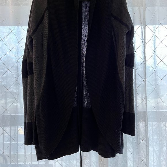 black and gray lululemon sweater - Picture 6 of 10